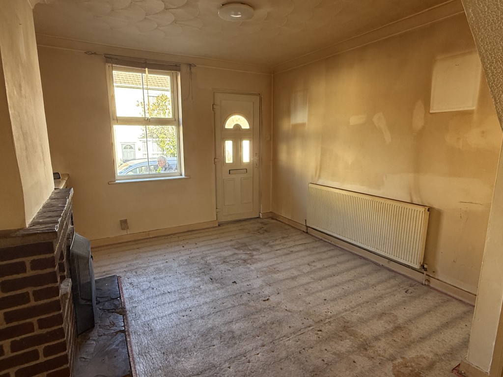 Lot: 87 - HOUSE FOR REFURBISHMENT - Living Room in House in Need of Refurbishment